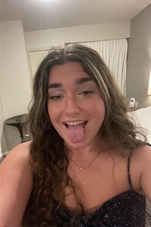 Chicas incómodas después del baile de graduación