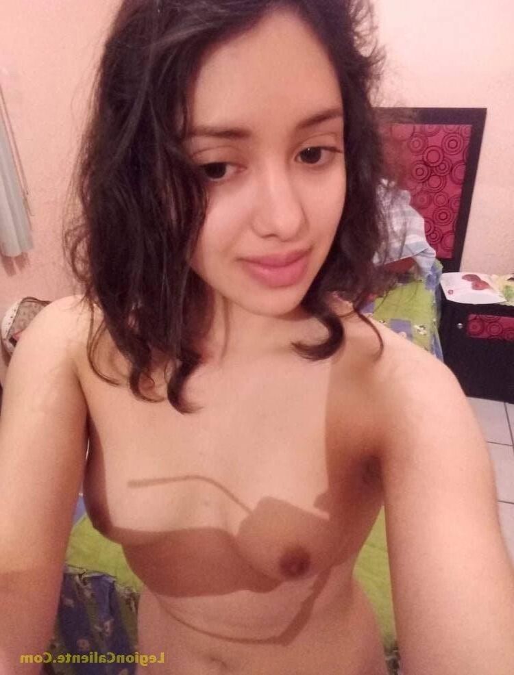 Симпатичная латина GF - застенчивая шлюха