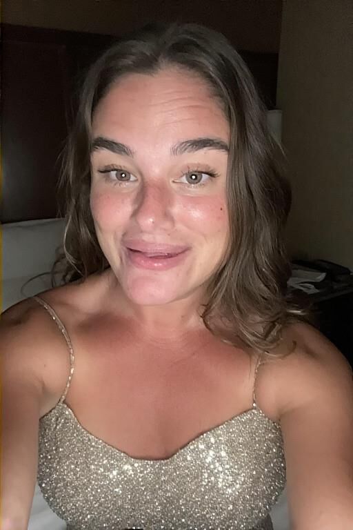 Chicas incómodas después del baile de graduación