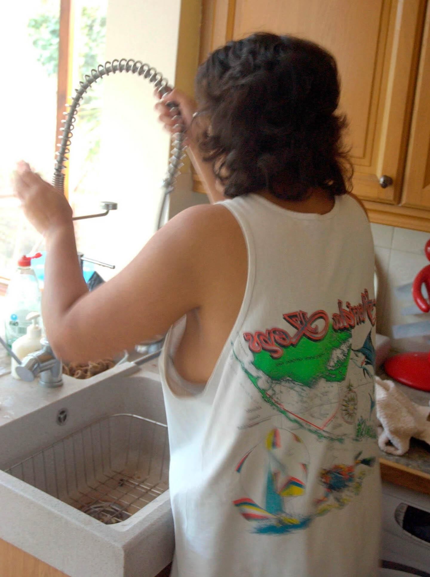 Cocinar el desayuno para los chicos.