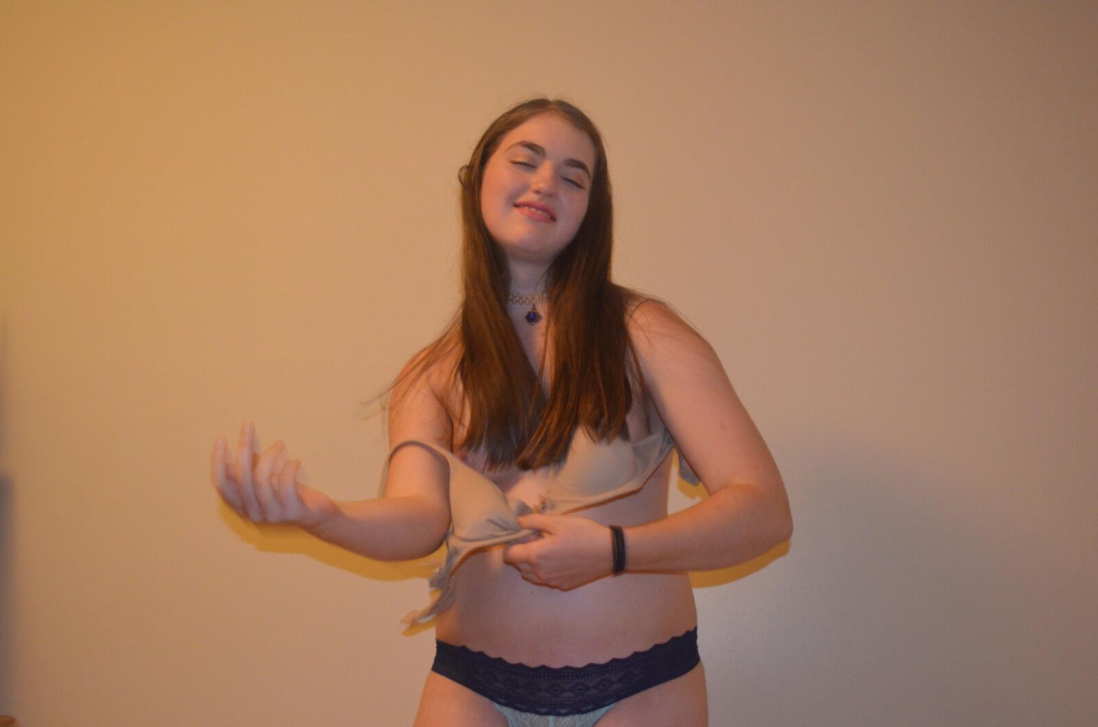 Amateur Girl Solo ()