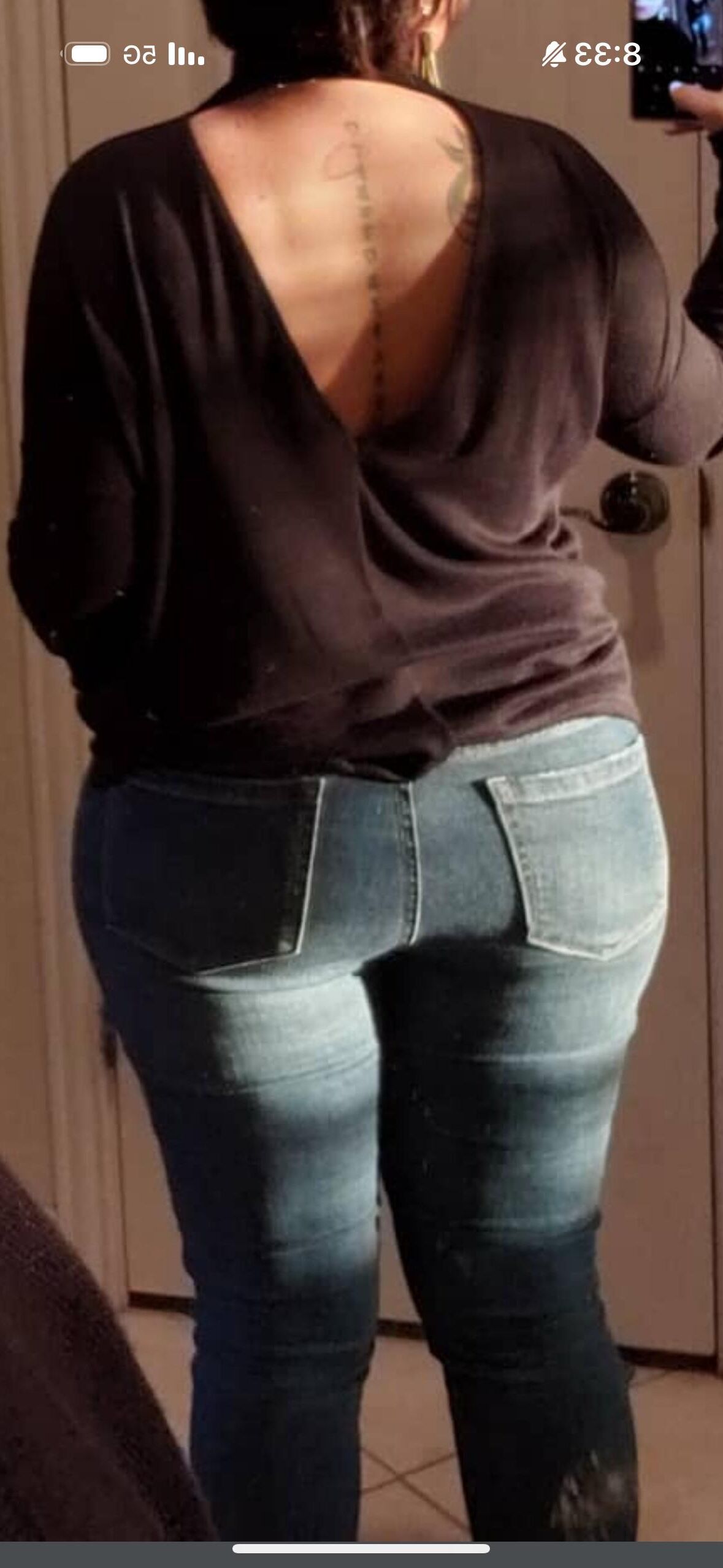 Maman de la mode Insta sexy avec des cuisses épaisses et maman Bod (non nu)