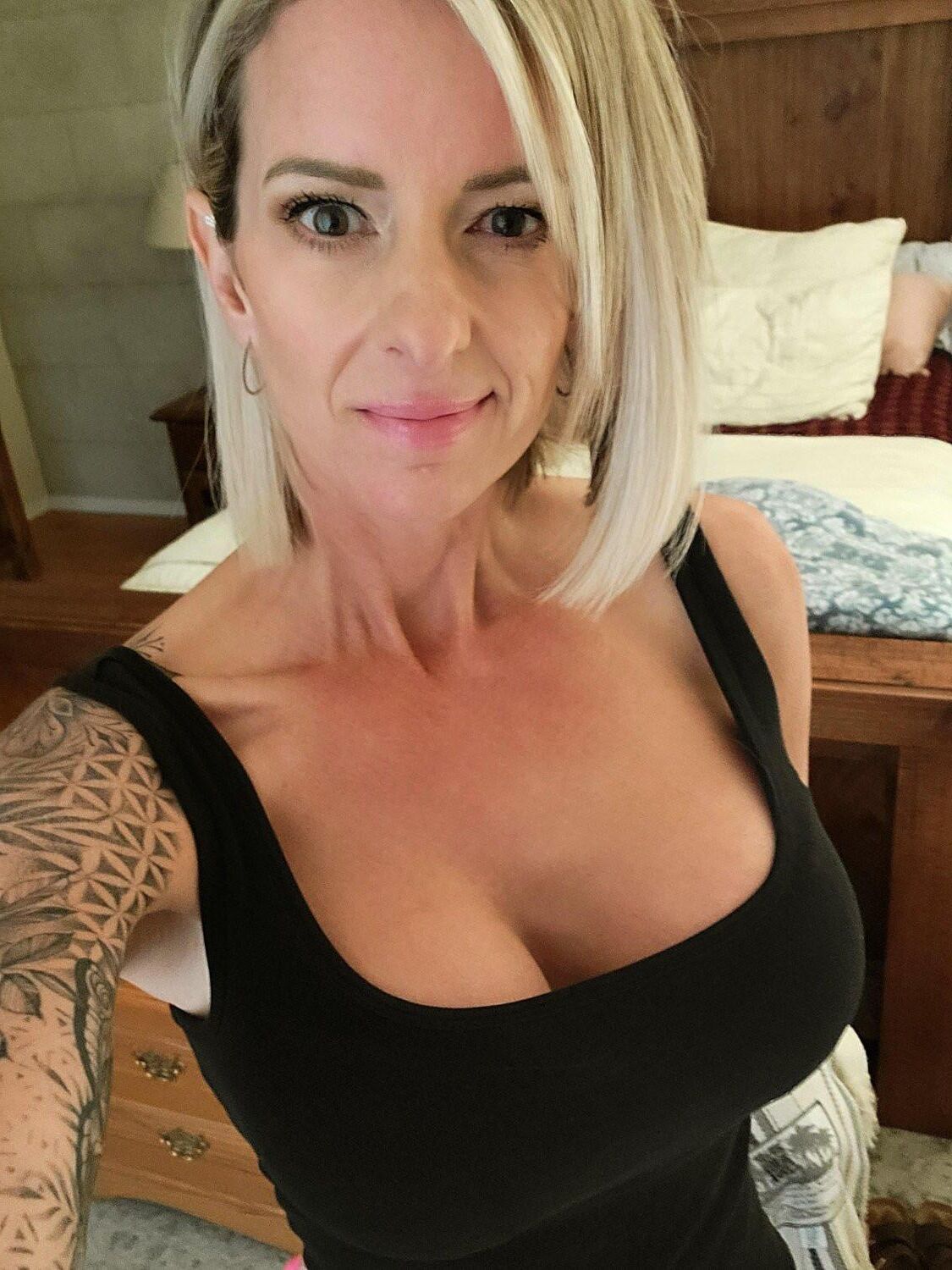 Milf blonde
