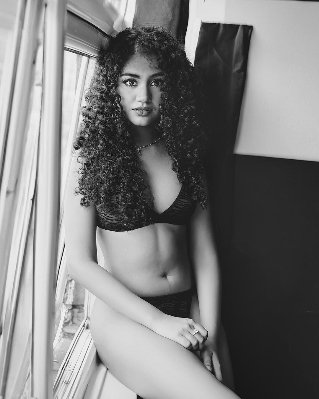 Modèle de brune de beauté (Michelle Kiara)