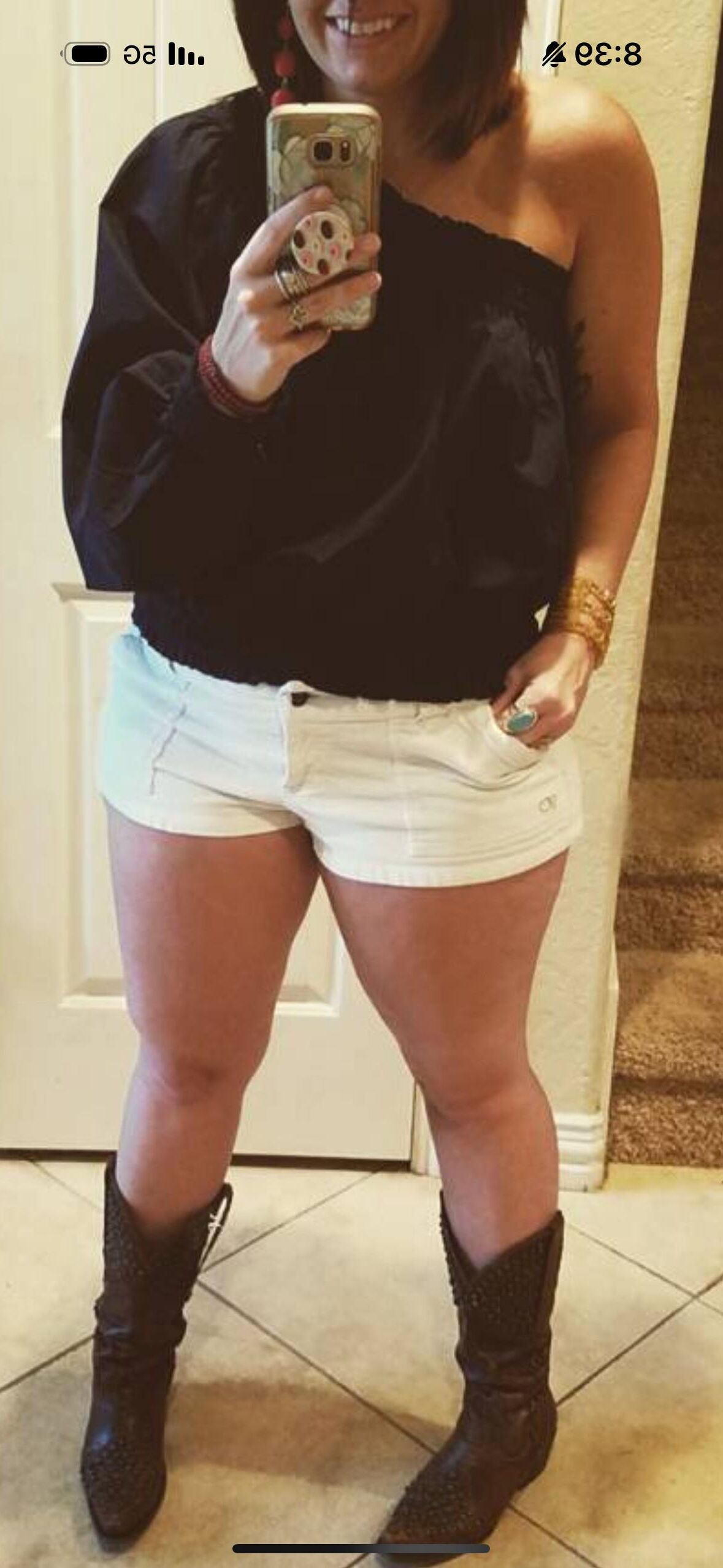 Maman de la mode Insta sexy avec des cuisses épaisses et maman Bod (non nu)