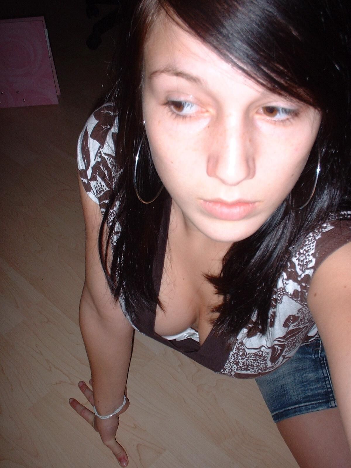 Amateur Girl Solo ()