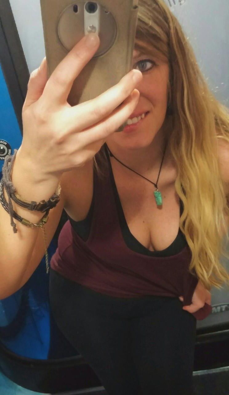 Selfies blonds blonds sinueux