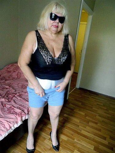 Old Mature Rimma de Moscou a des pantalones