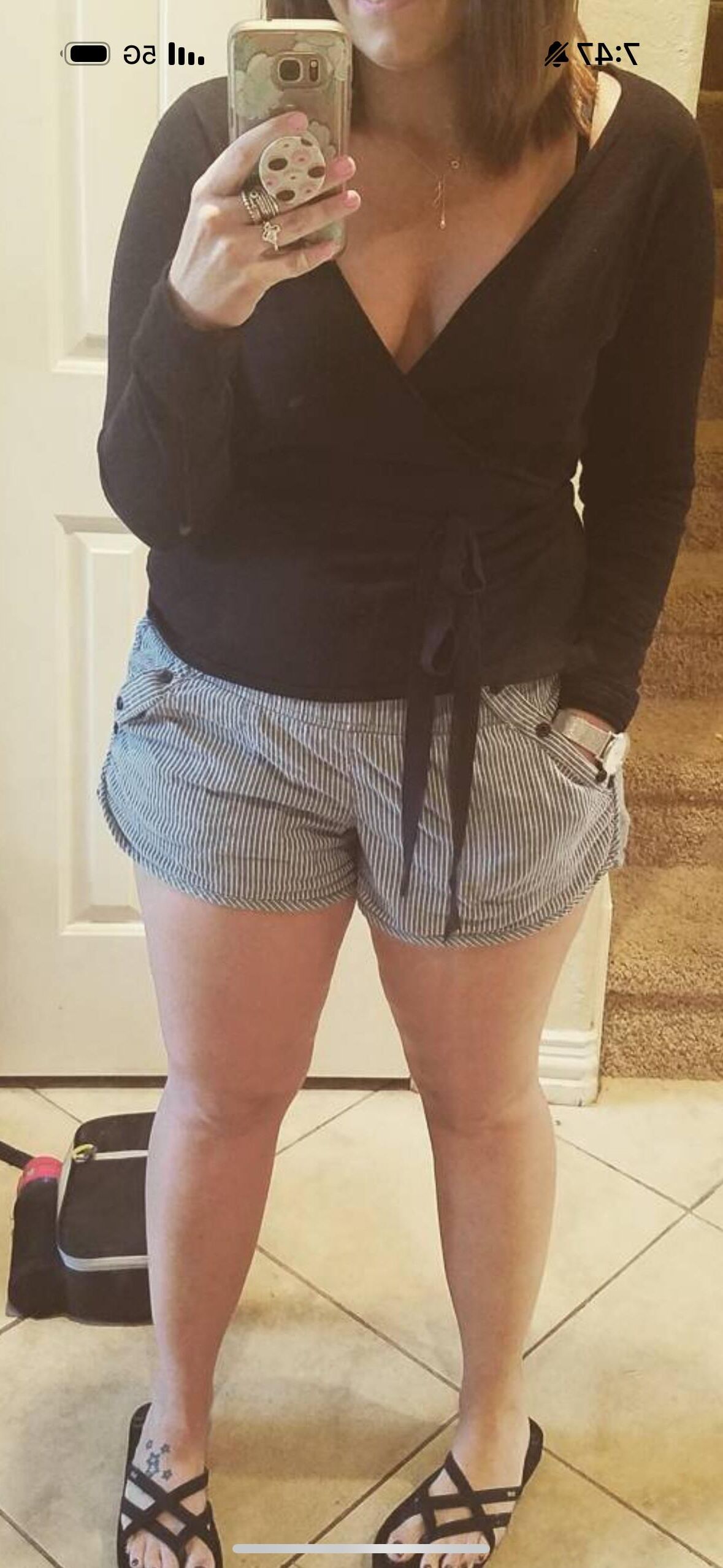 Maman de la mode Insta sexy avec des cuisses épaisses et maman Bod (non nu)