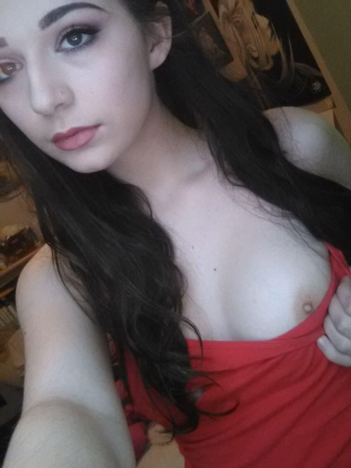 Brunette Amateur poilu dans les phares