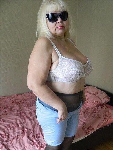 Old Mature Rimma de Moscou a des pantalones