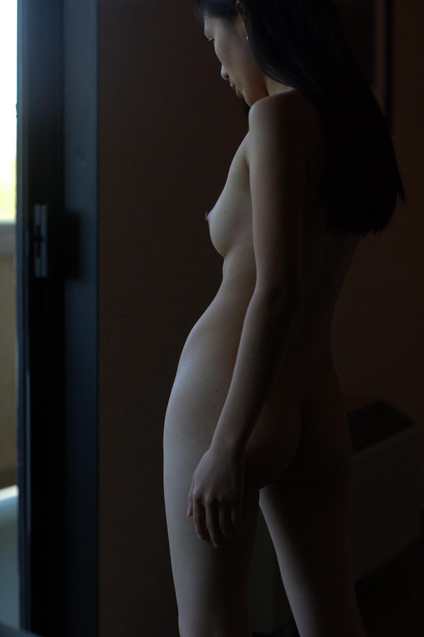 Modèle nude amateur en herbe