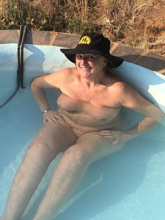 Grannies nues