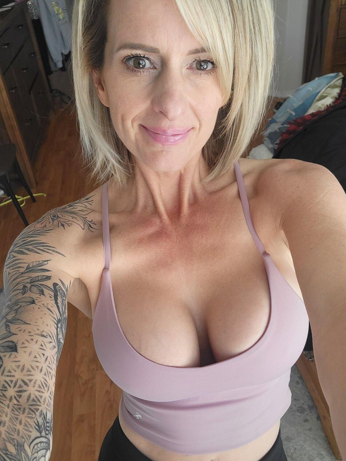 Milf blonde
