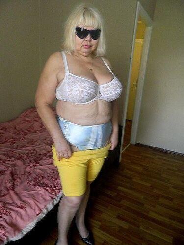 Old Mature Rimma de Moscou a des pantalones