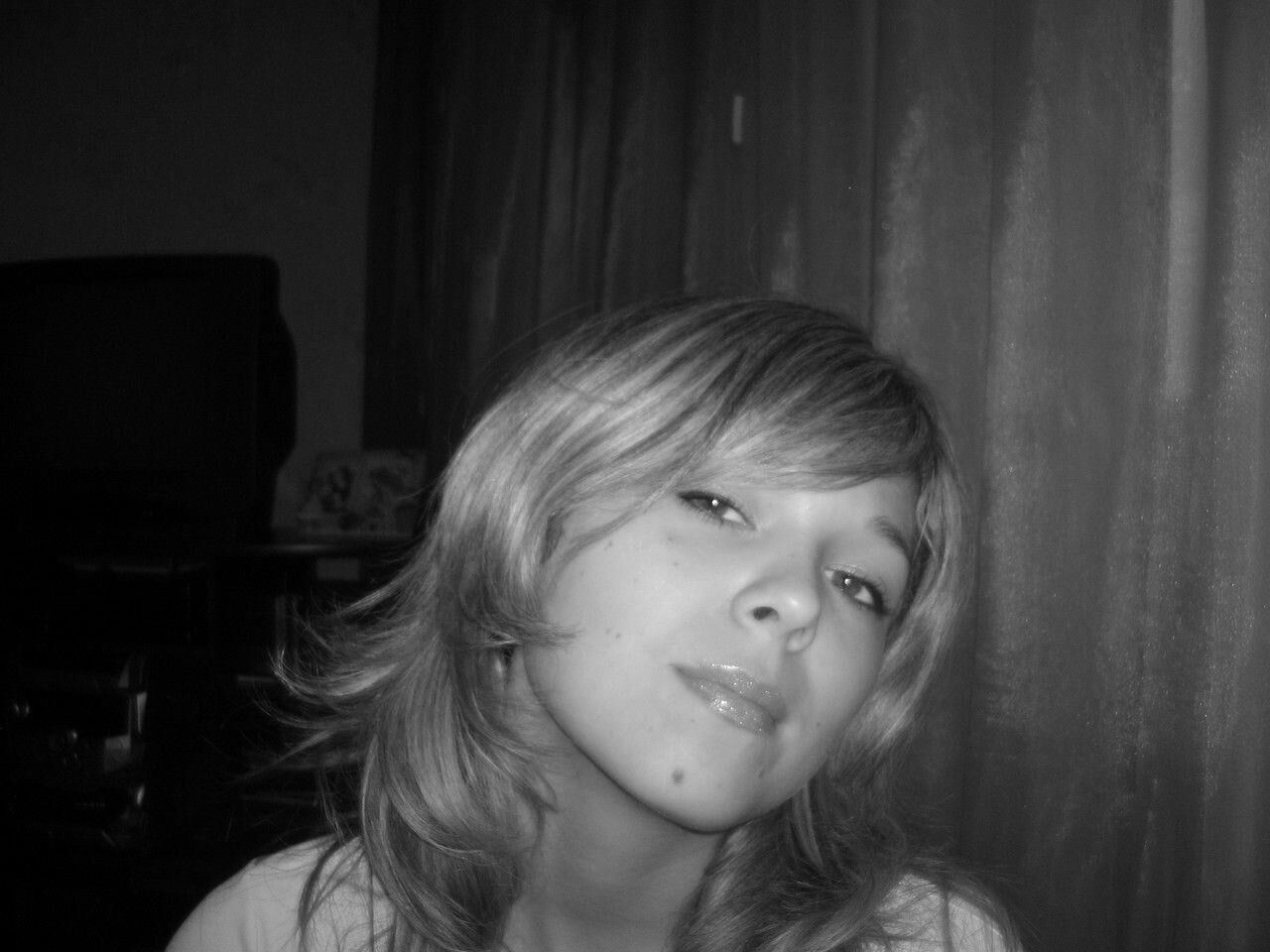 Amateur Girl Solo ()