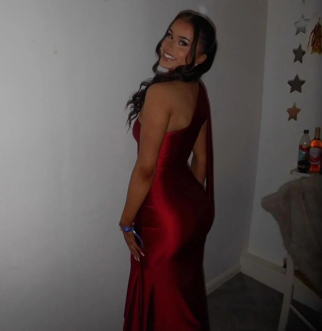 Filles en rouge