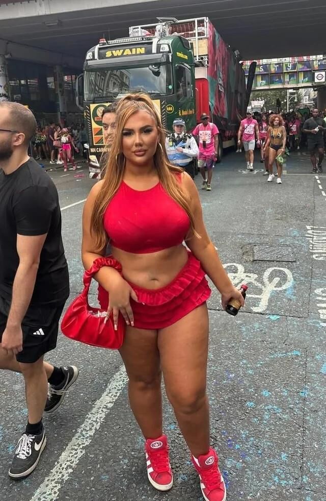 Filles en rouge