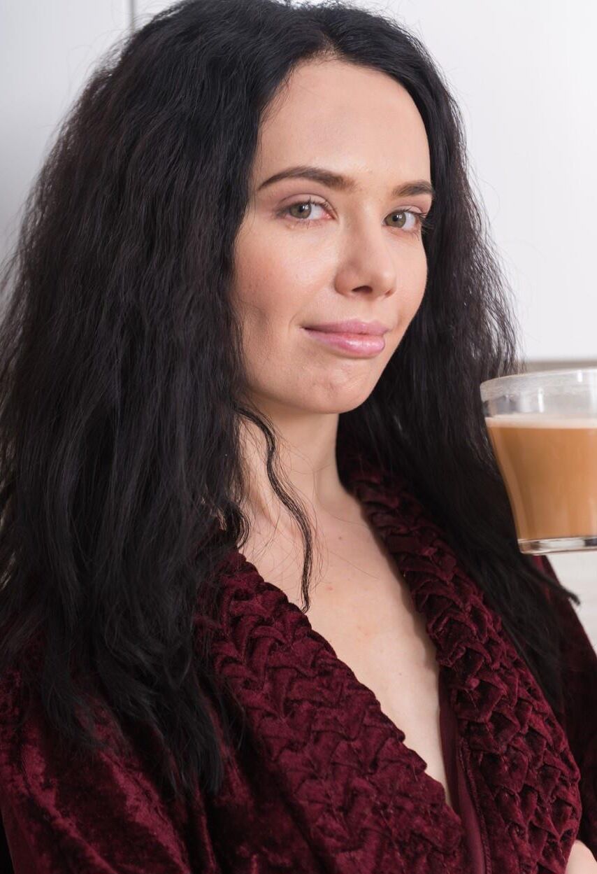 Slim Hairy Teen Brunette avec de petits seins Jeanette