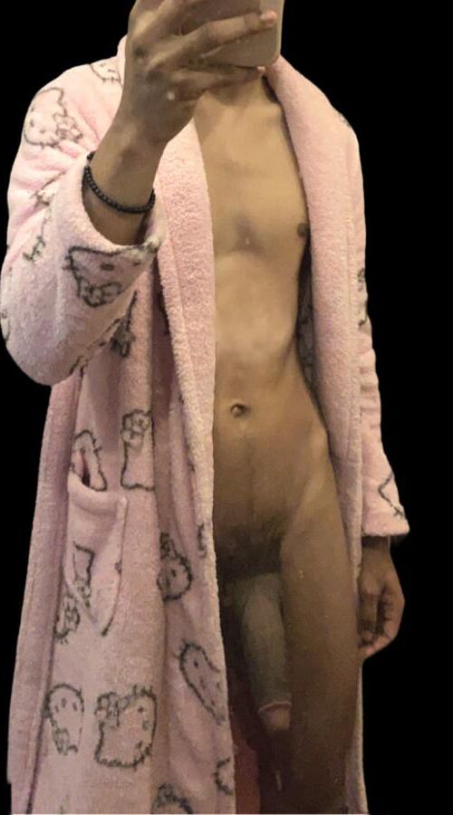 Les hommes et les femmes ouvrent leur robe matinale