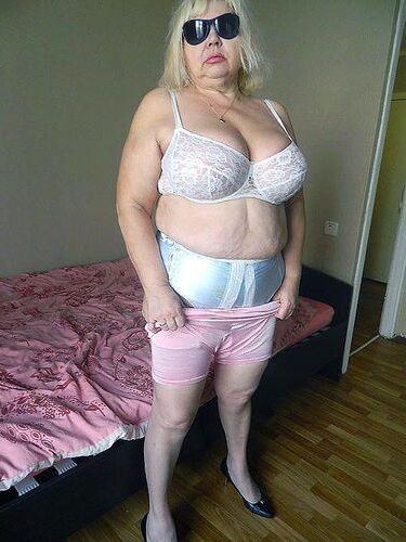 Old Mature Rimma de Moscou a des pantalones