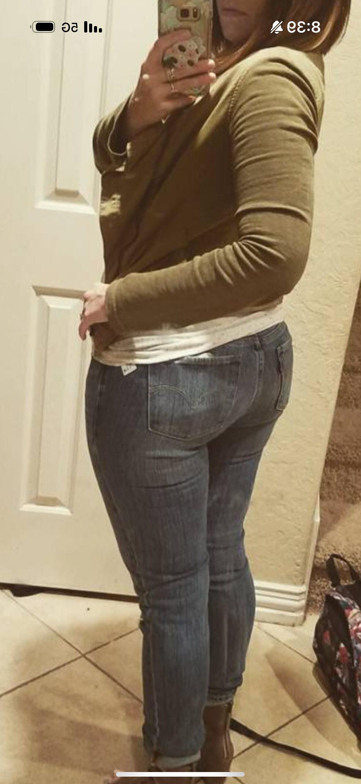 Maman de la mode Insta sexy avec des cuisses épaisses et maman Bod (non nu)