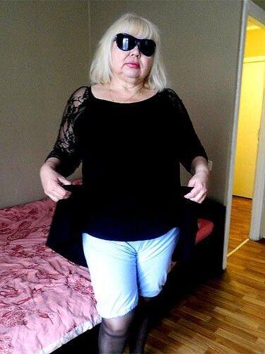 Old Mature Rimma de Moscou a des pantalones