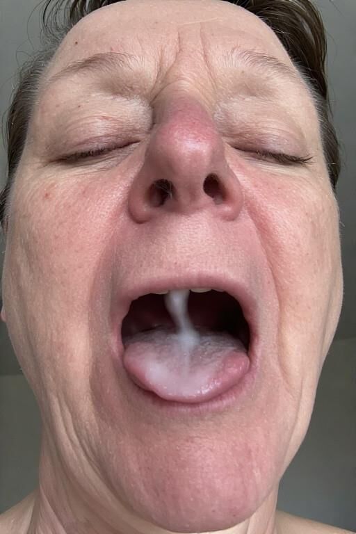 Sperma in Mamas Mund