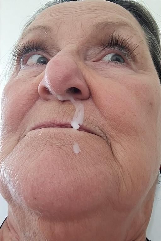 Sperma in Mamas Mund