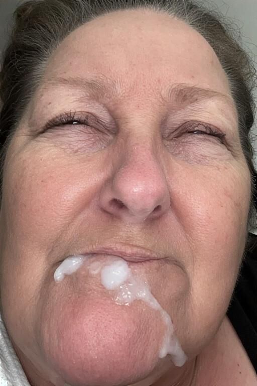Sperma in Mamas Mund