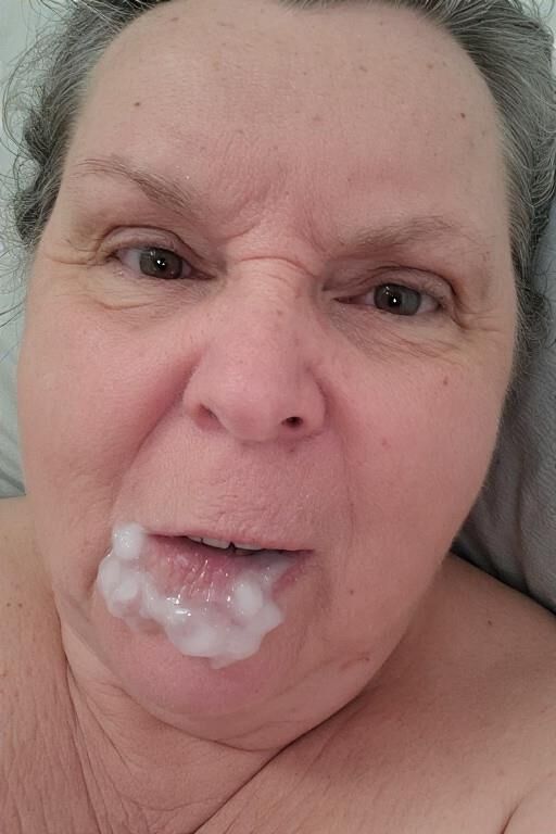 Sperma in Mamas Mund