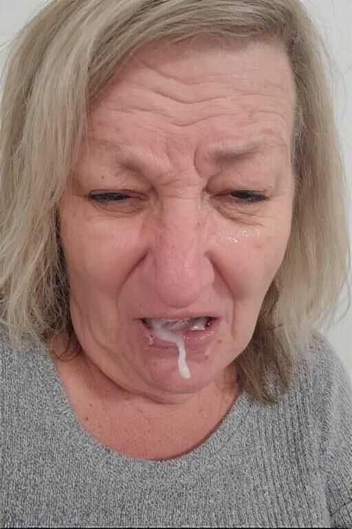 Sperma in Mamas Mund