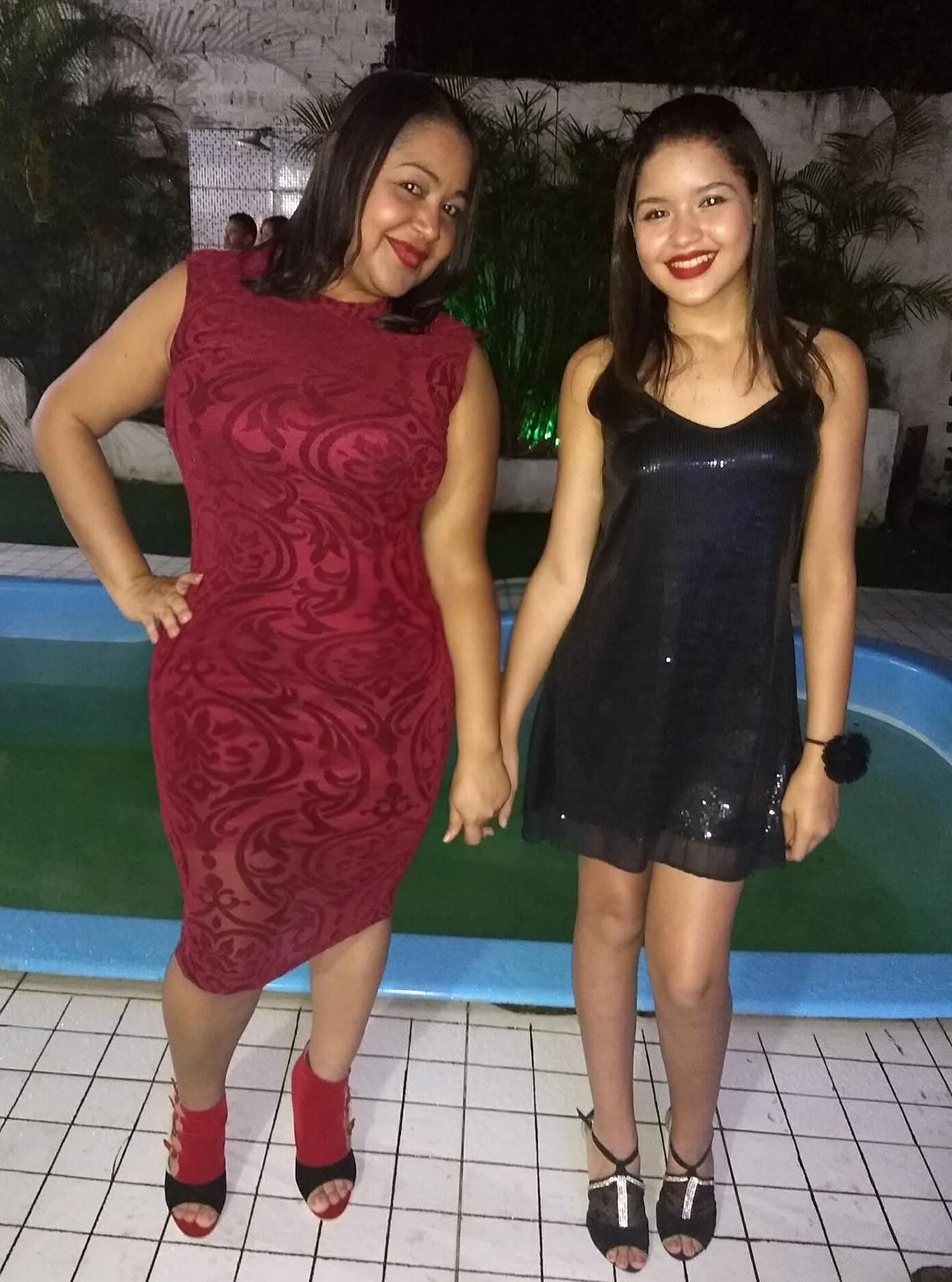 Coroa Dona de CasaEvangélicaはFacebookを行います