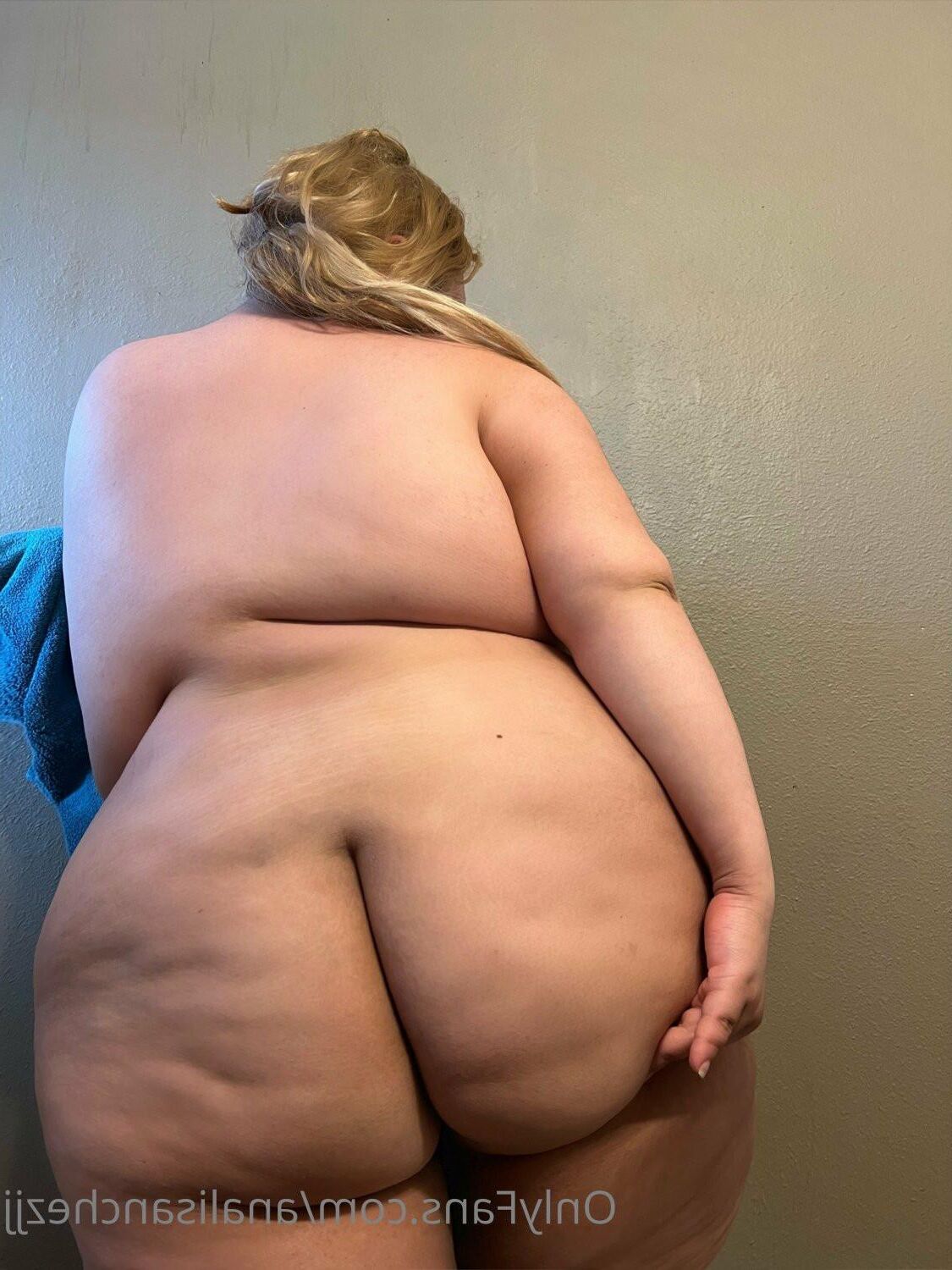 Latina Milf mit großen Titten und fettem Arsch