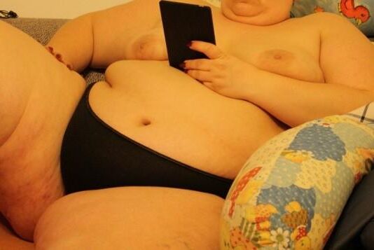 Fantastische SSBBW zeigt einen verrückten fetten Körper