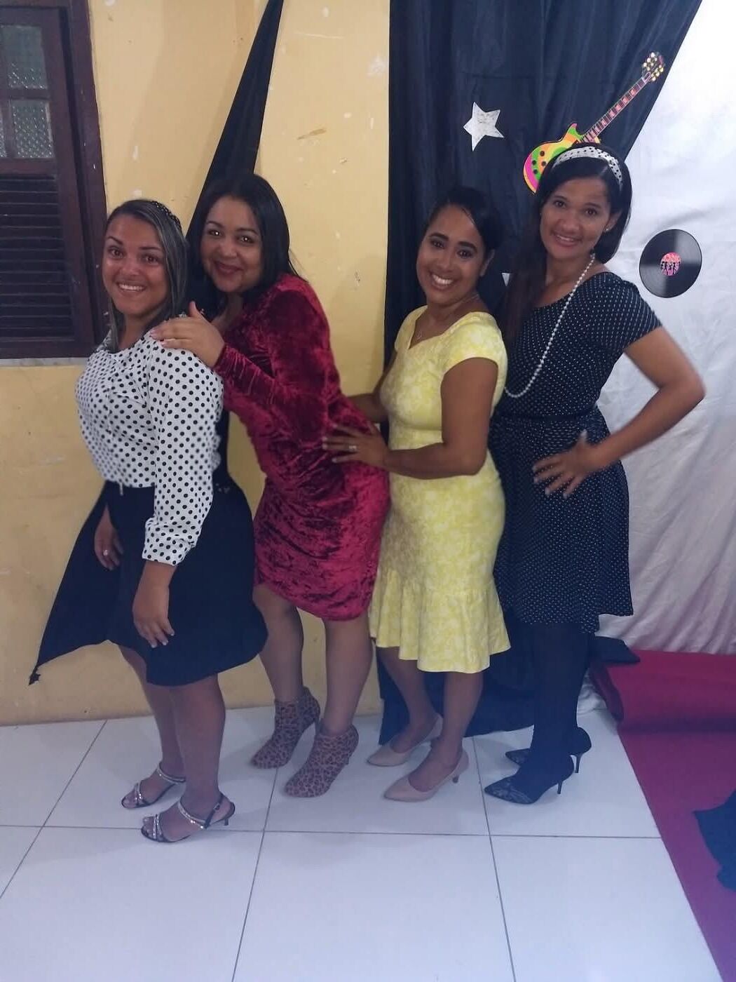 Coroa Dona de CasaEvangélicaはFacebookを行います