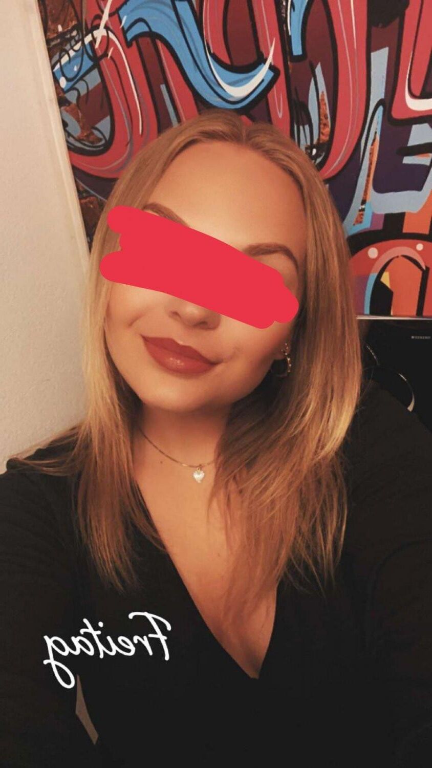 S@ R@ Ass Frau