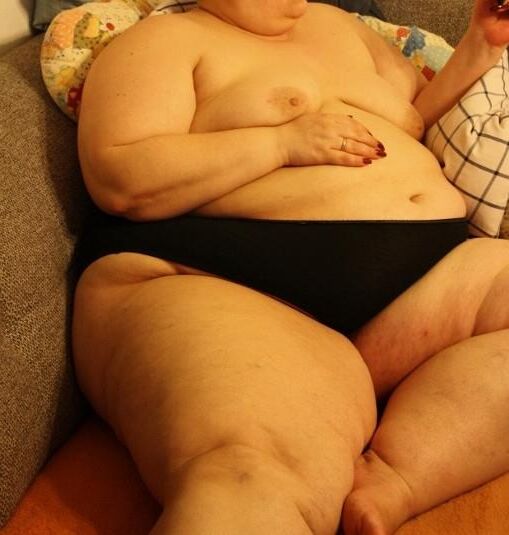 Fantastische SSBBW zeigt einen verrückten fetten Körper