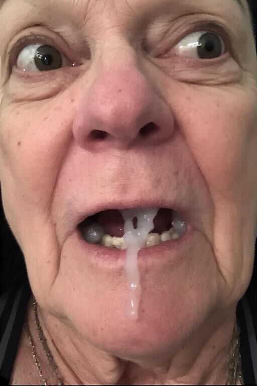 Sperma in Mamas Mund
