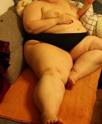 Fantastische SSBBW zeigt einen verrückten fetten Körper