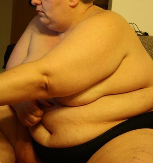 Fantastische SSBBW zeigt einen verrückten fetten Körper