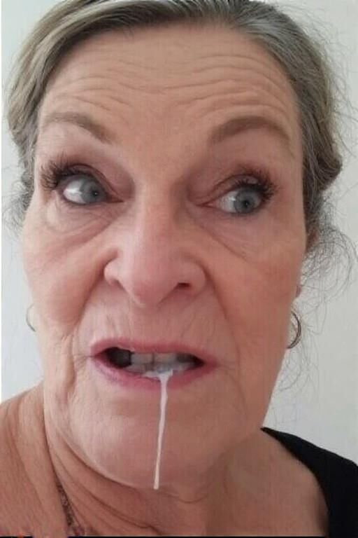 Sperma in Mamas Mund
