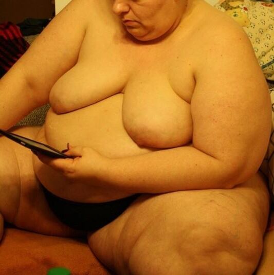 Fantastische SSBBW zeigt einen verrückten fetten Körper