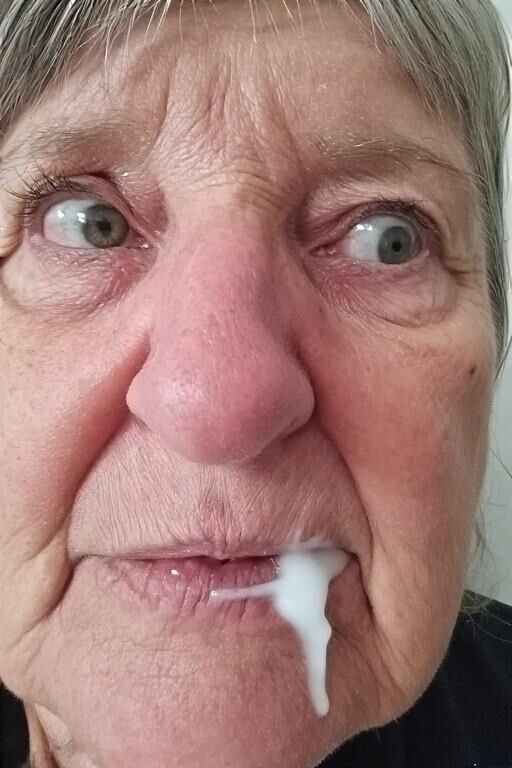 Sperma in Mamas Mund
