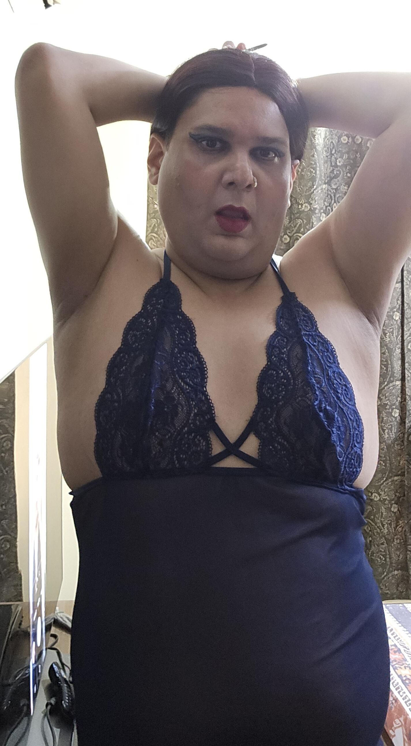 Shemale Monica M ist bereit, deine Schlampe zu sein