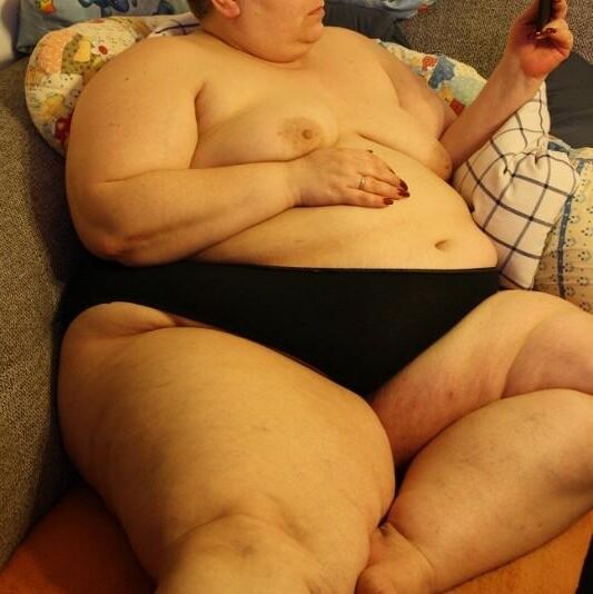 Fantastische SSBBW zeigt einen verrückten fetten Körper