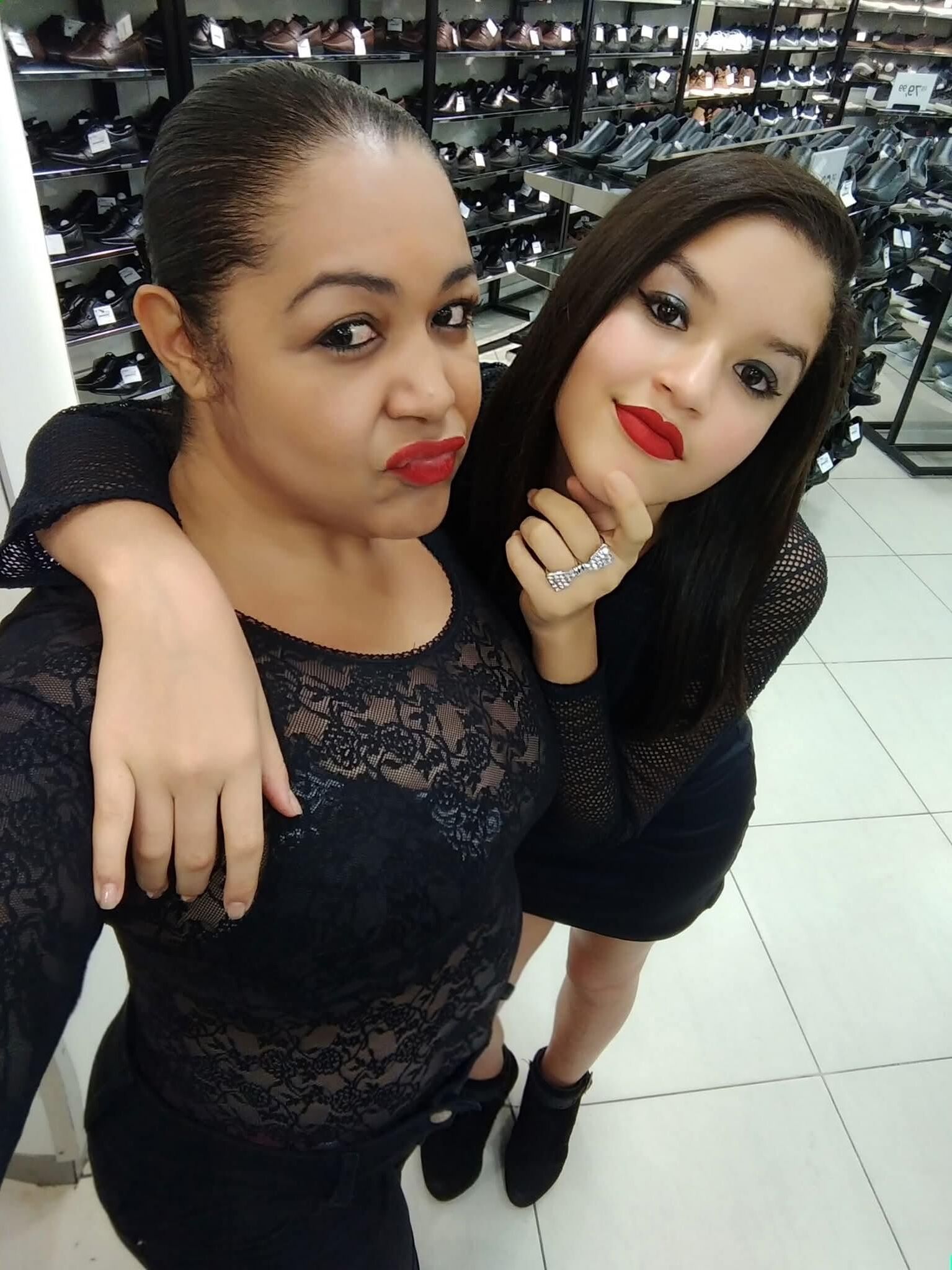 Coroa Dona de CasaEvangélicaはFacebookを行います