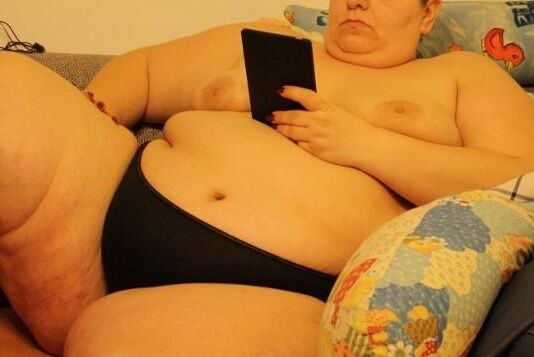 Fantastische SSBBW zeigt einen verrückten fetten Körper