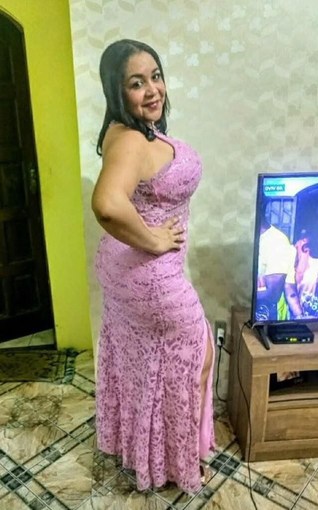 Coroa Dona de CasaEvangélicaはFacebookを行います