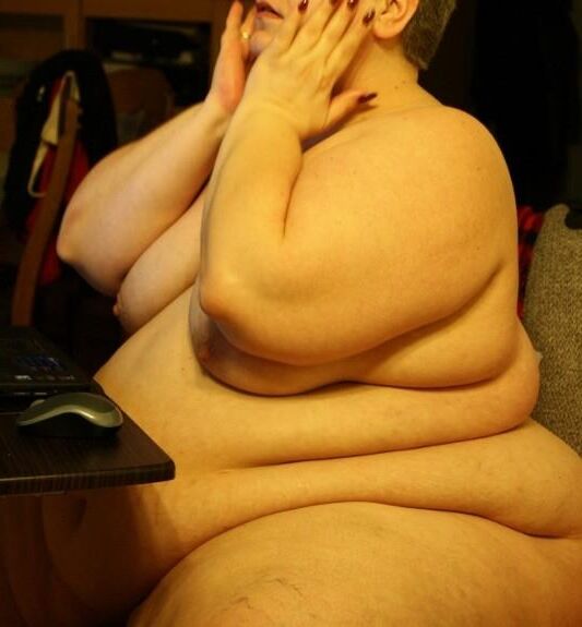 Fantastische SSBBW zeigt einen verrückten fetten Körper